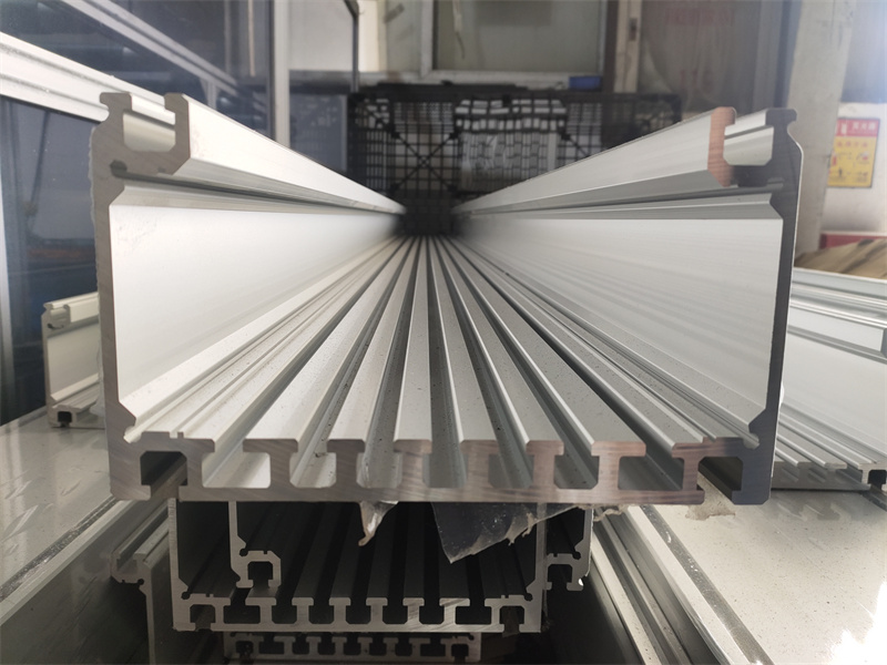 粉色网站免费看挤压